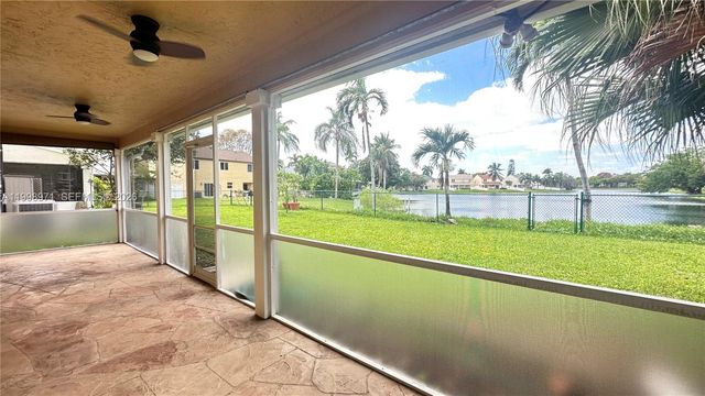 1141 Scarborough Dr, Davie, FL 33324