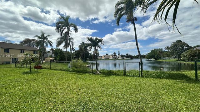 1141 Scarborough Dr, Davie, FL 33324