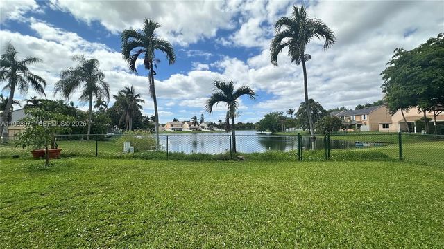 1141 Scarborough Dr, Davie, FL 33324