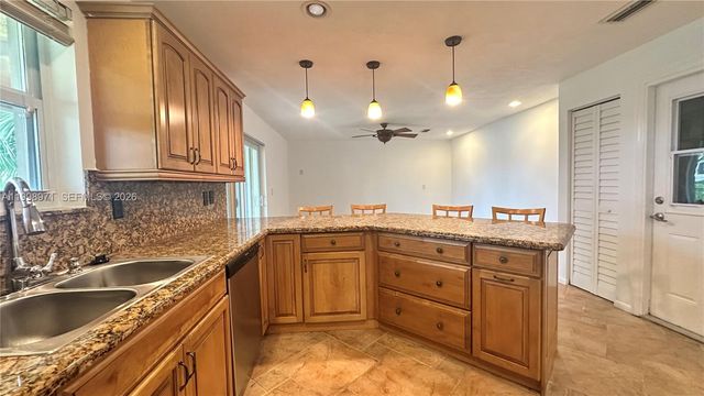 1141 Scarborough Dr, Davie, FL 33324