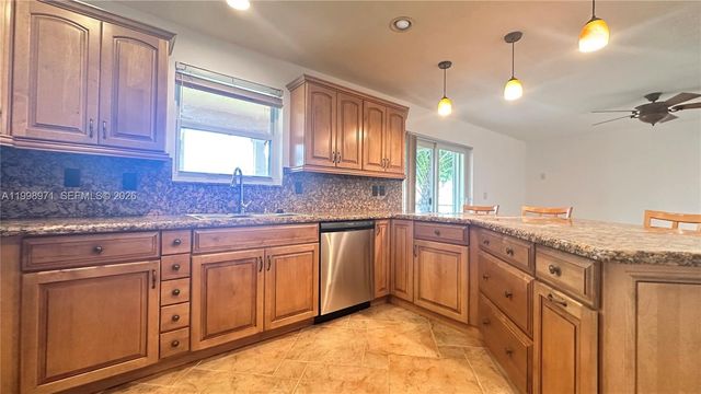 1141 Scarborough Dr, Davie, FL 33324