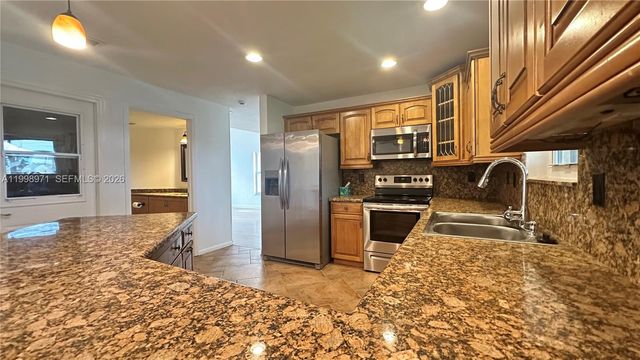 1141 Scarborough Dr, Davie, FL 33324