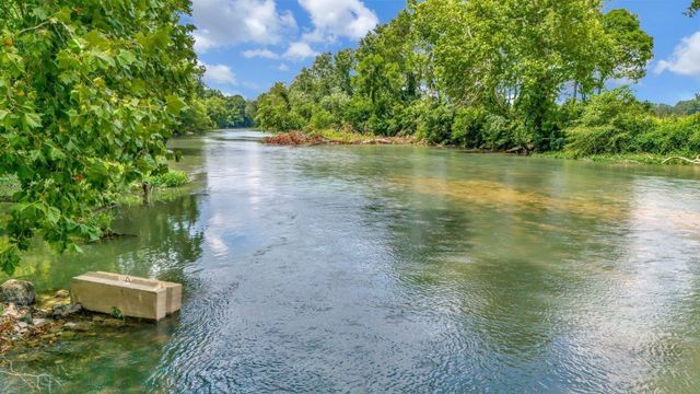 1076 Hwy 13 North, Lobelville, TN 37097