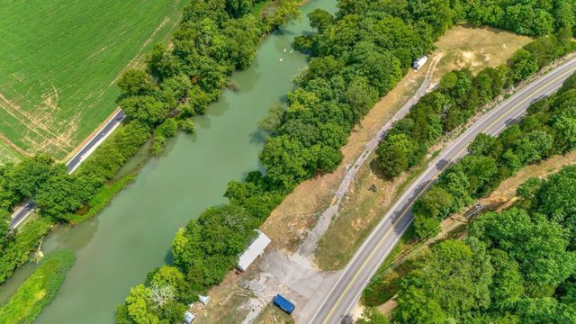 1076 Hwy 13 North, Lobelville, TN 37097