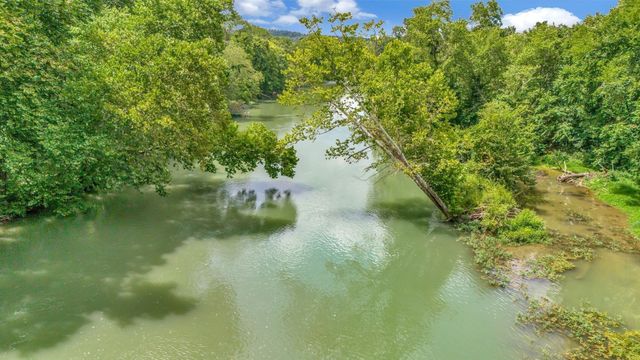 1076 Hwy 13 North, Lobelville, TN 37097