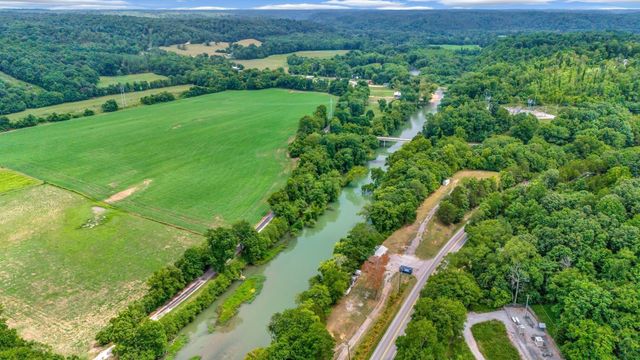 1076 Hwy 13 North, Lobelville, TN 37097