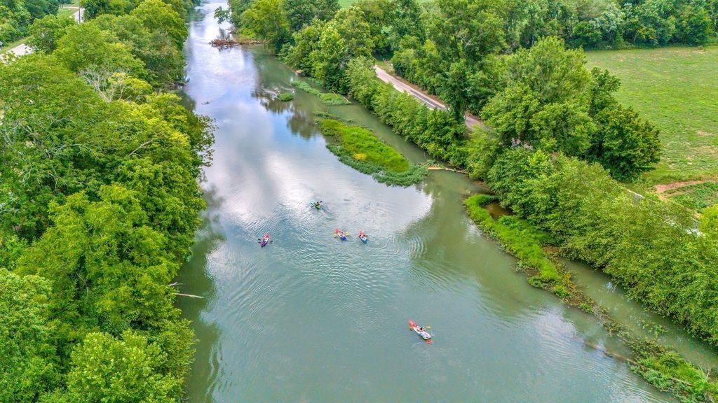 1076 Hwy 13 North, Lobelville, TN 37097