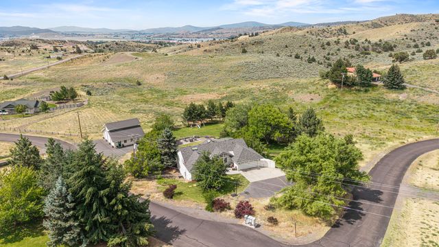 1710 Alisa Lane, Klamath Falls, OR 97601