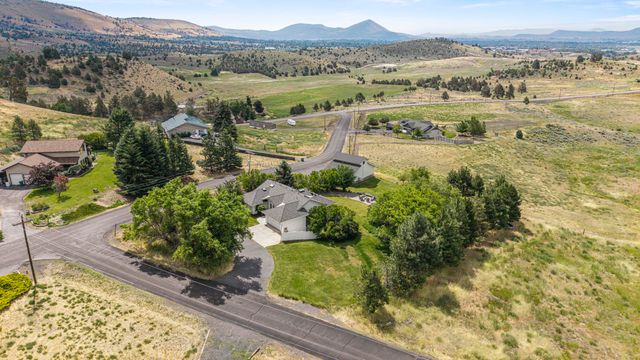 1710 Alisa Lane, Klamath Falls, OR 97601