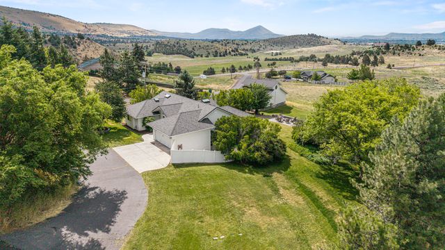 1710 Alisa Lane, Klamath Falls, OR 97601