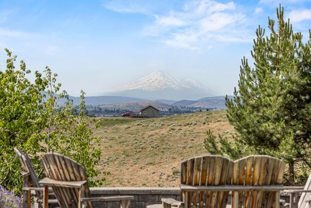 1710 Alisa Lane, Klamath Falls, OR 97601