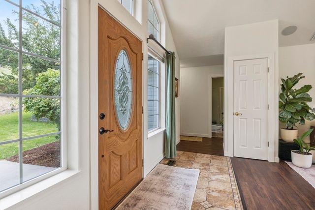 1710 Alisa Lane, Klamath Falls, OR 97601