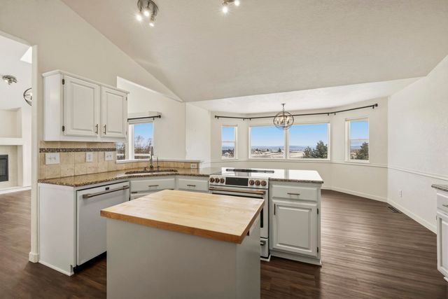 1710 Alisa Lane, Klamath Falls, OR 97601