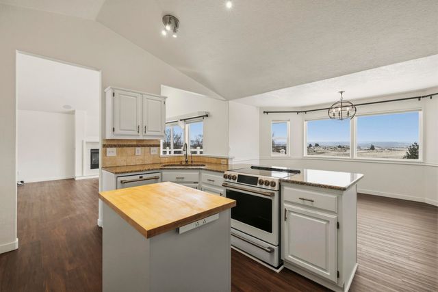 1710 Alisa Lane, Klamath Falls, OR 97601