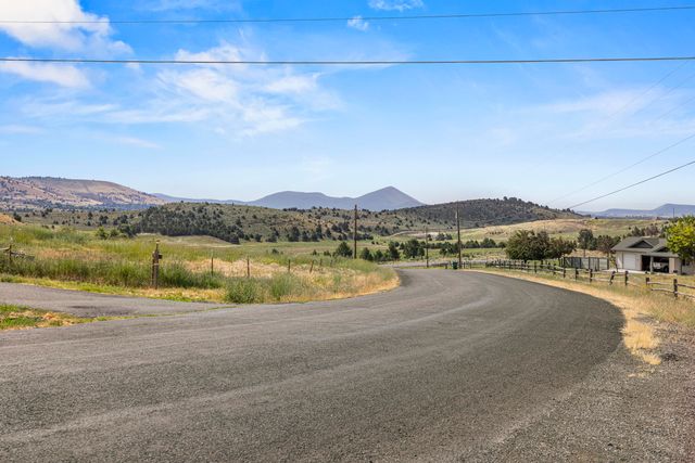 1710 Alisa Lane, Klamath Falls, OR 97601