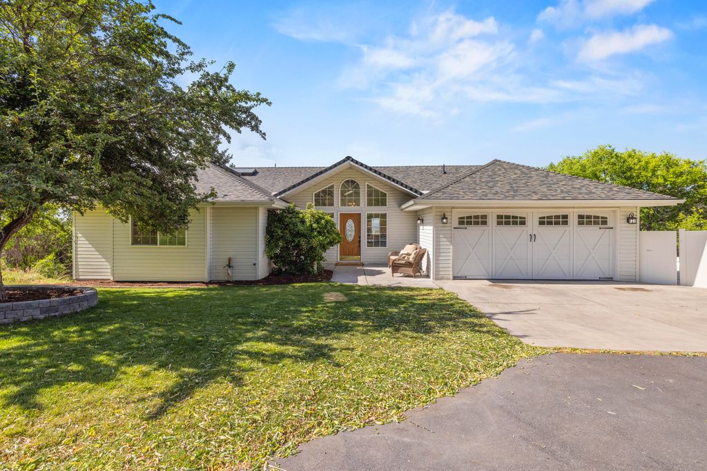 1710 Alisa Lane, Klamath Falls, OR 97601