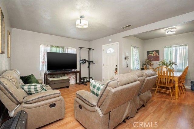 11936 Neenach, Sun Valley (los Angeles), CA 91352