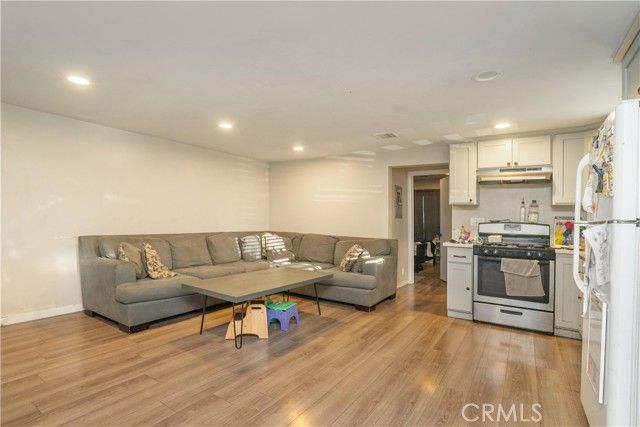 11936 Neenach, Sun Valley (los Angeles), CA 91352