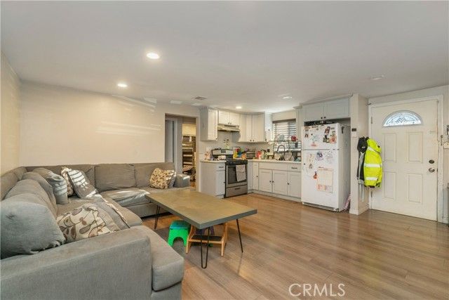 11936 Neenach, Sun Valley (los Angeles), CA 91352