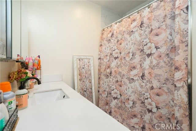 11936 Neenach, Sun Valley (los Angeles), CA 91352