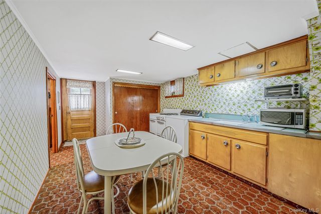 81 Landau Avenue, Elmont, NY 11003