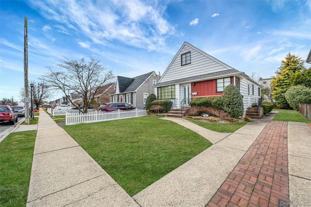 81 Landau Avenue, Elmont, NY 11003