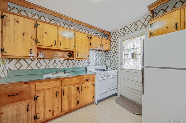 81 Landau Avenue, Elmont, NY 11003