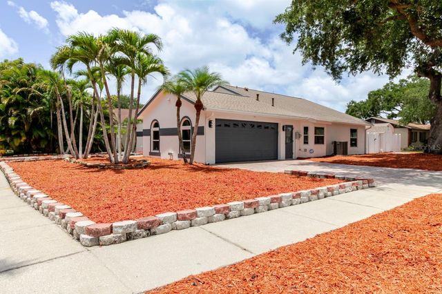 8949 106TH AVENUE N, Seminole, FL 33777