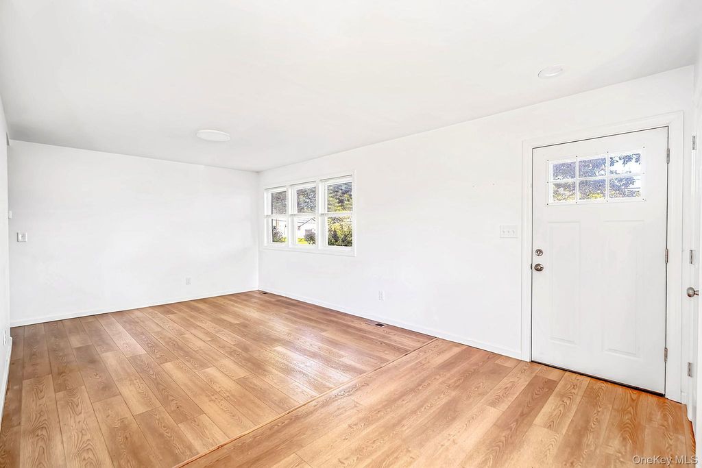 138 Central Avenue, Patchogue, NY 11772 — photo 4