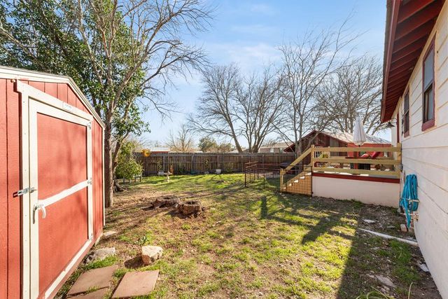 117 Reading, Center Point, TX 78010