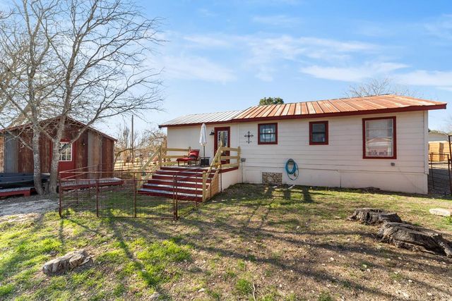 117 Reading, Center Point, TX 78010