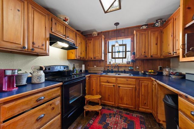 117 Reading, Center Point, TX 78010