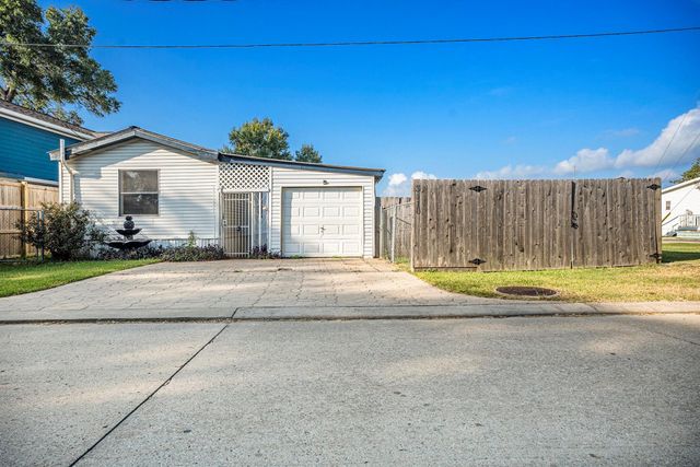 3110 Bay Oaks Harbor Drive, Baytown, TX 77523