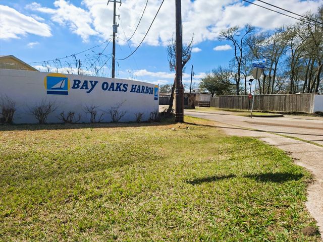 3110 Bay Oaks Harbor Drive, Baytown, TX 77523