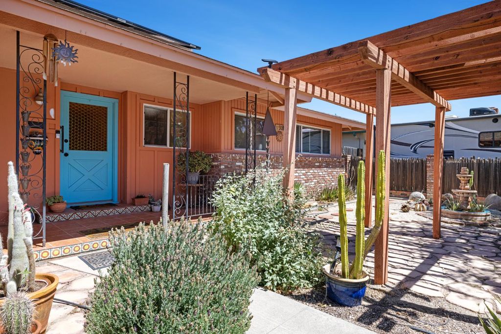 Image 3 of property listing at 308 Dartmouth Avenue, Coalinga, CA 93210