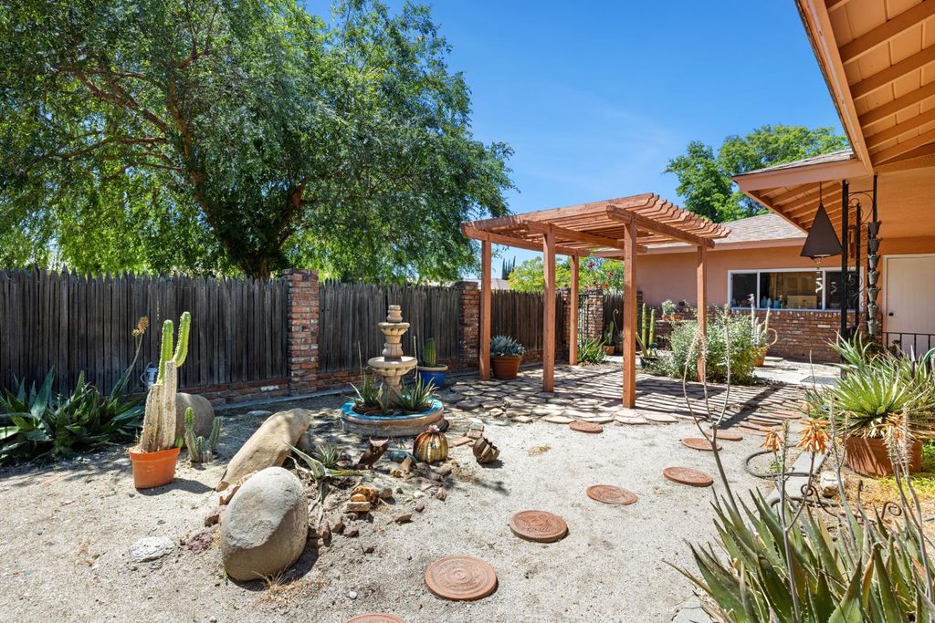 Image 4 of property listing at 308 Dartmouth Avenue, Coalinga, CA 93210