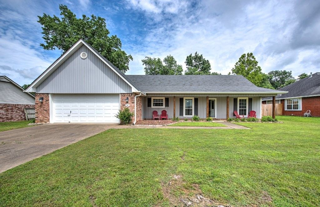1305 N Cardinal Drive, Rogers, AR 72756