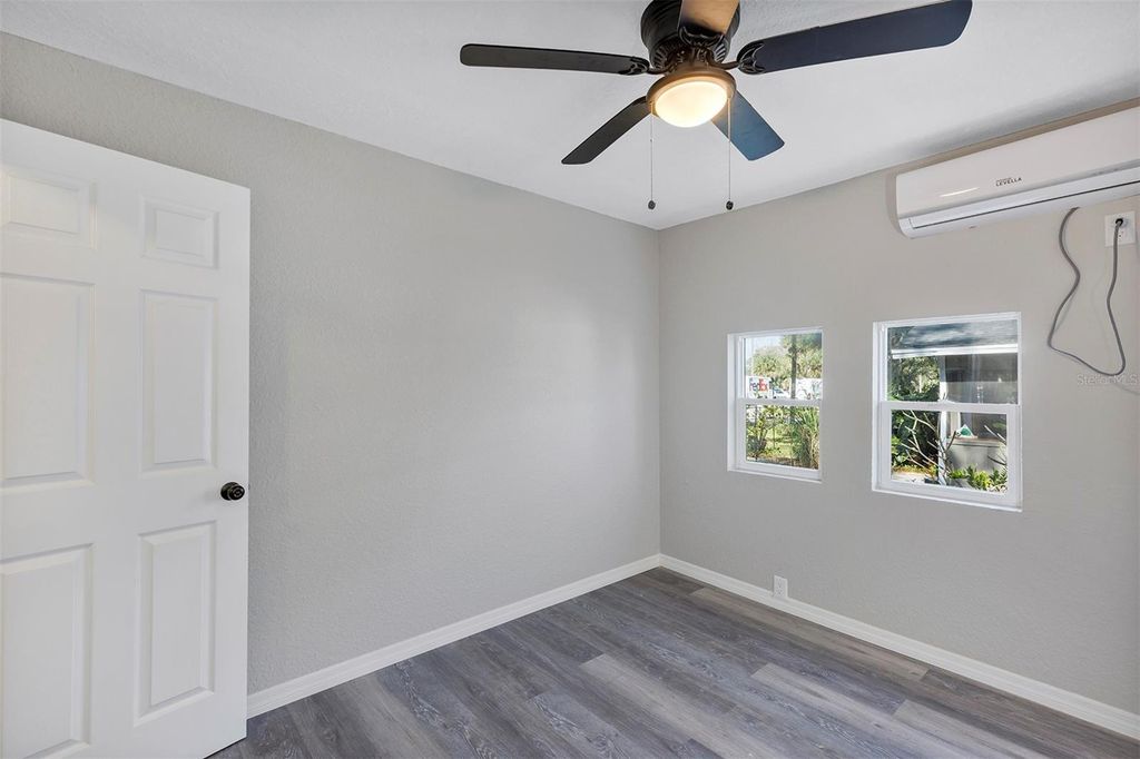 Image 14 of property listing at 805 WILLOW AVENUE, Sanford, FL 32771