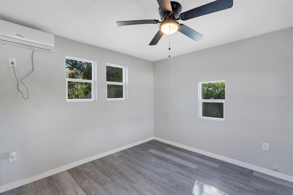 Image 3 of property listing at 805 WILLOW AVENUE, Sanford, FL 32771