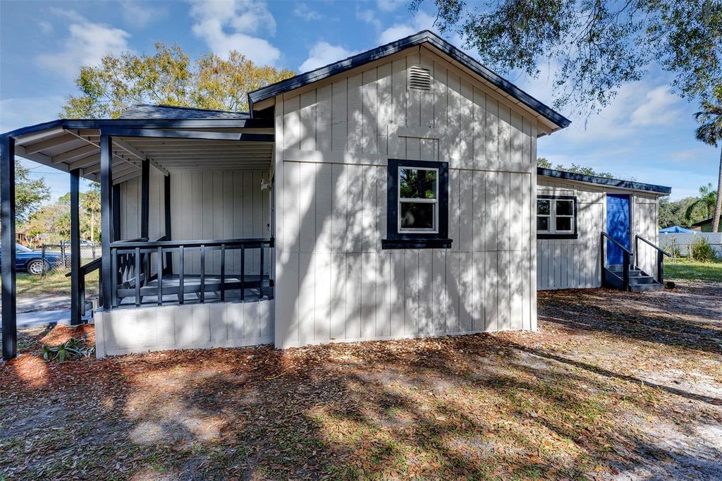 Image 22 of property listing at 805 WILLOW AVENUE, Sanford, FL 32771