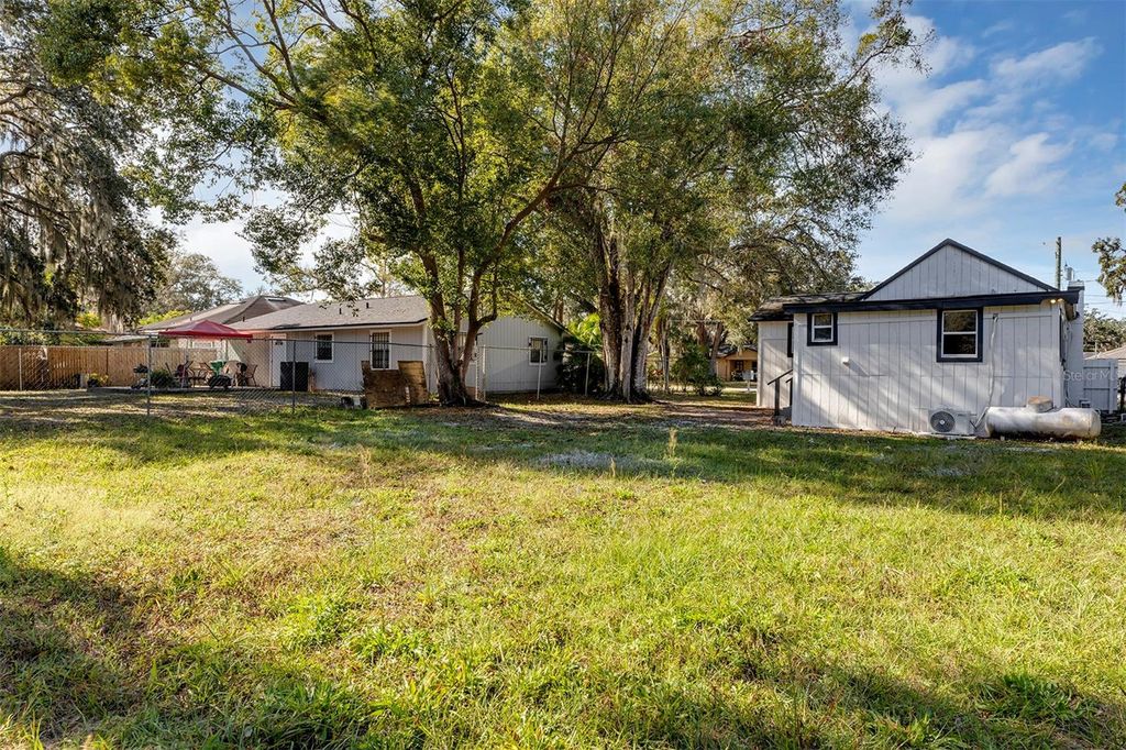 Image 25 of property listing at 805 WILLOW AVENUE, Sanford, FL 32771