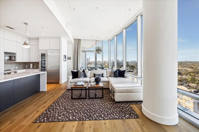 2727 Kirby Drive 17D, Houston, TX 77098