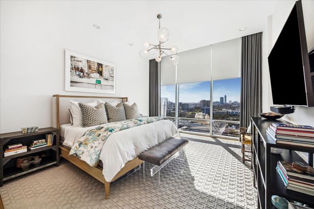 2727 Kirby Drive 17D, Houston, TX 77098