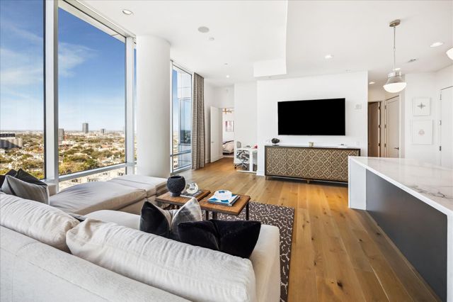 2727 Kirby Drive 17D, Houston, TX 77098