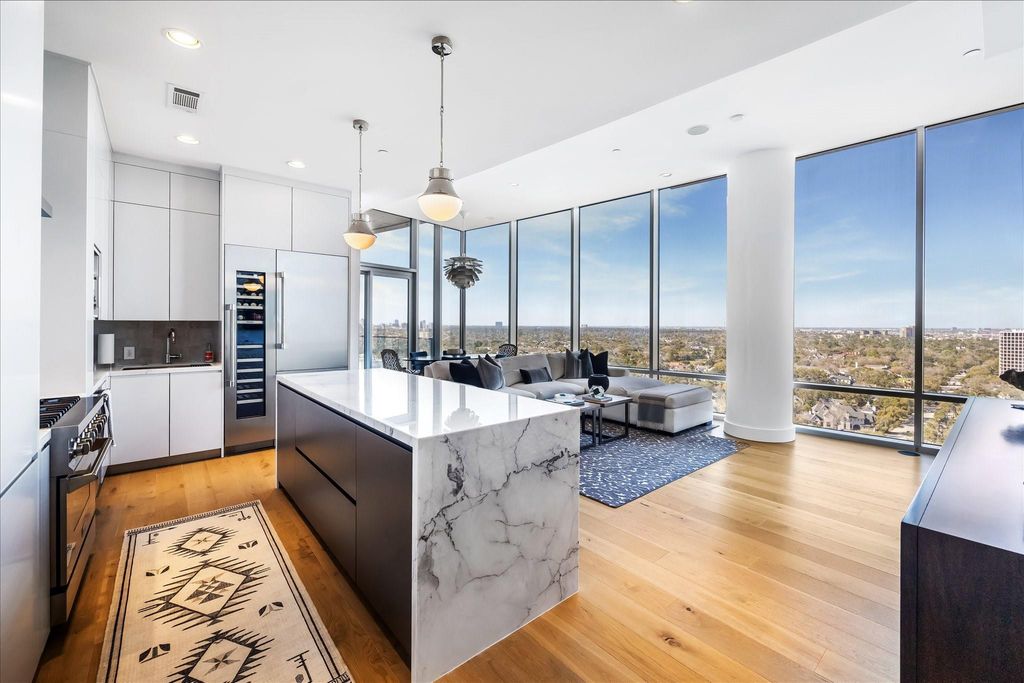 2727 Kirby Drive 17D, Houston, TX 77098