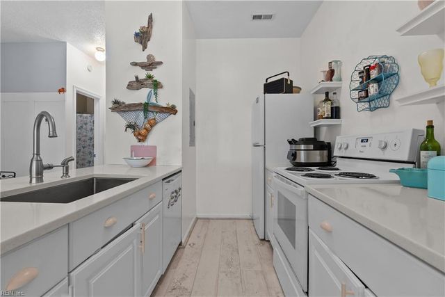 865 Little Bay Ave Apt 4, Norfolk, VA 23503