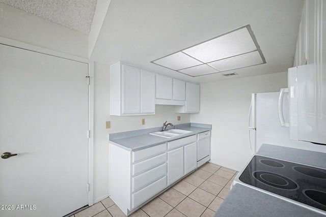 9662 W CINNABAR Avenue B, Peoria, AZ 85345