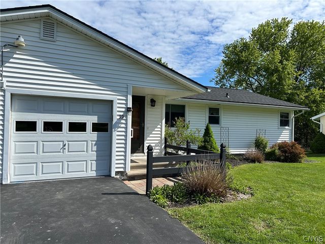 39 Elm Hill way, Camillus, NY 13031