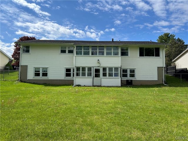 39 Elm Hill way, Camillus, NY 13031
