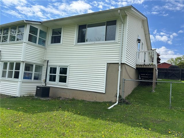 39 Elm Hill way, Camillus, NY 13031